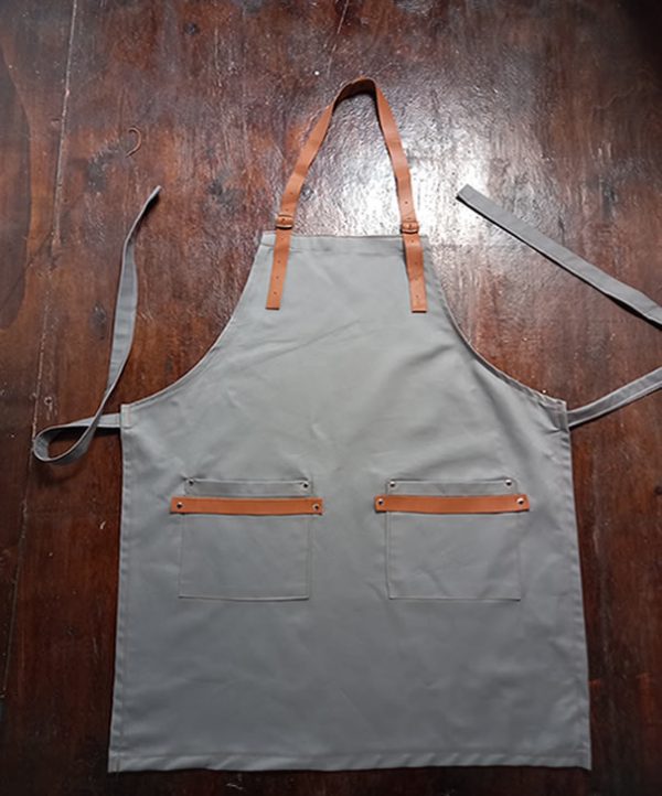 Pechera Gris de Gabardina con Cuero