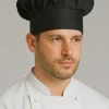 hombre con gorro chef de cocina color negro
