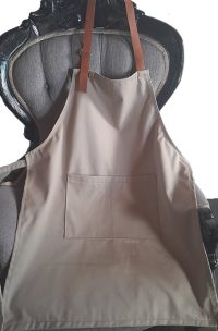 delantal de cocina beige