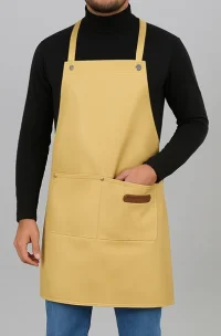 pechera de cuerina color amarillo en modelo hombre fabricada por mundo del delantal