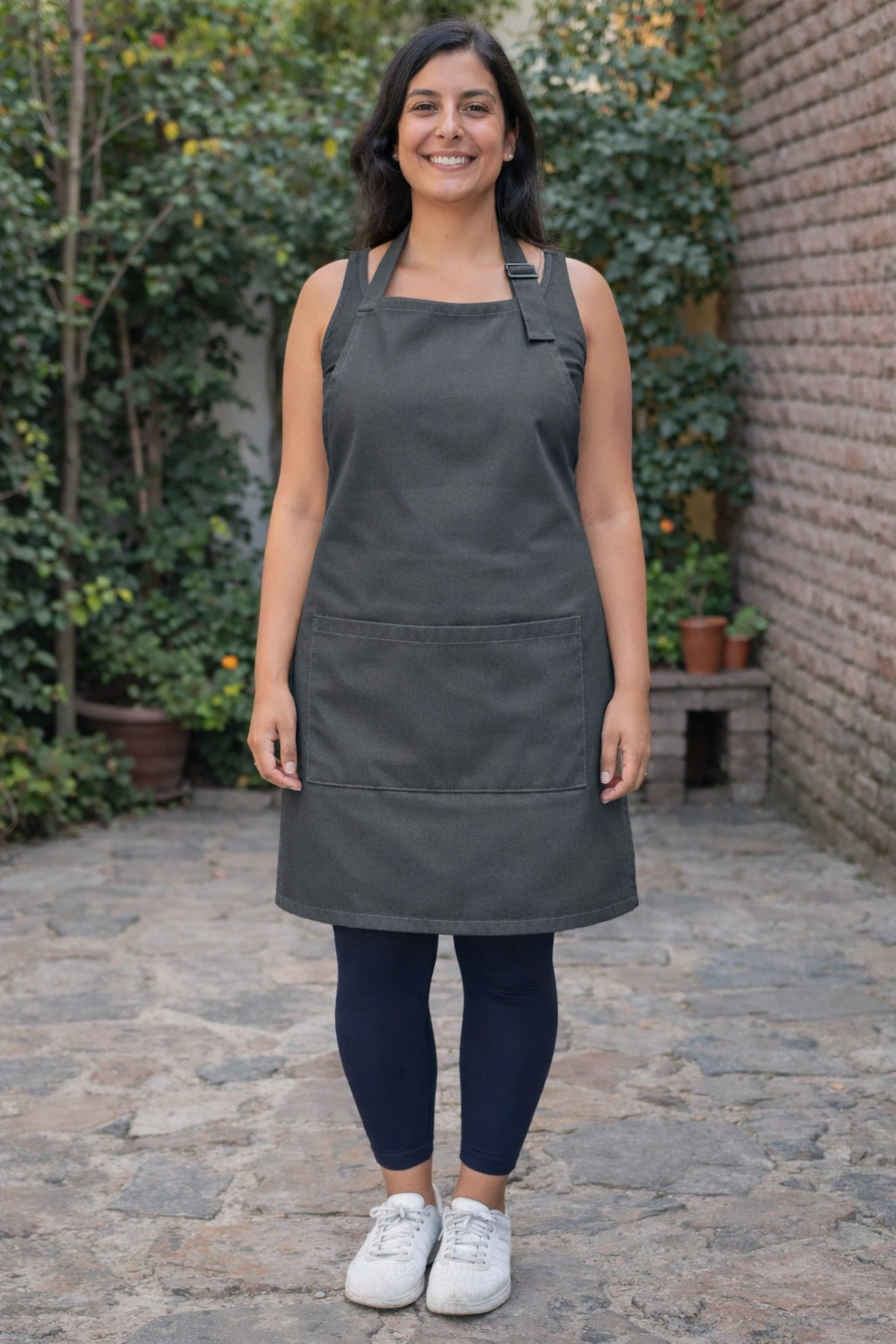 delantal-gris-modelo-mundo-del-delantal delantal gris para mujer