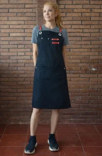 delantal negro con cuero rojo mundo del delantal