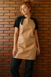 >Delantal de cuerina personalizado para empresas en amplia variedad de colores en Mundo del delantal Chile