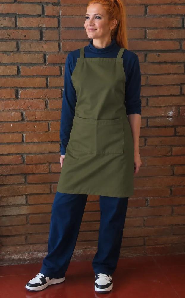 Delantal cruzado en la espalda verde musgo de gabardina para restaurante y uniforme gastronómico